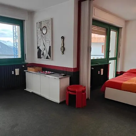 Hostdomus - Modern Art Flat * Sestriere