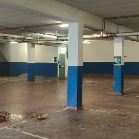 Hostdomus - Modern Art Flat Сестриере