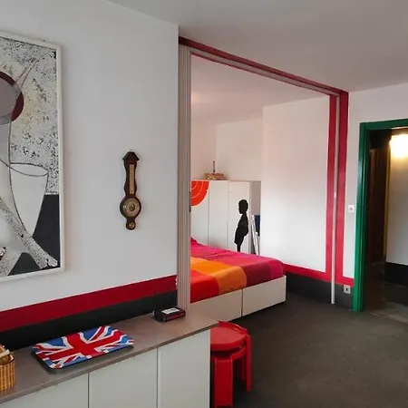 Hostdomus - Modern Art Flat *