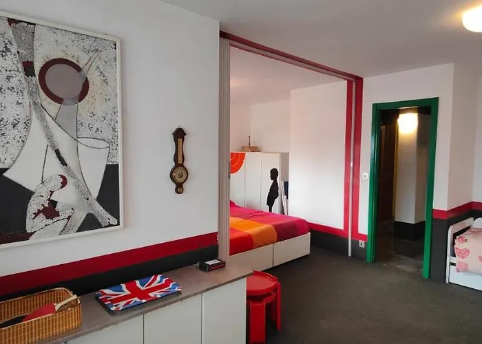 Hostdomus - Modern Art Flat *